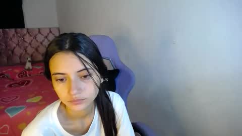 Snapshot of sweetpink1_ chatting on 25, 10, 2025 Caro  Lily online show from 25, 10, 2025