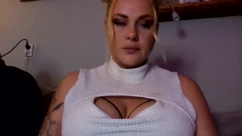 sweetsinz_ online show from 11, 10, 2025