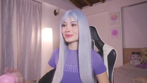 Cat independent model  online show from 13, 9, 2025