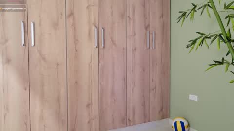    online show from 25, 2, 2025