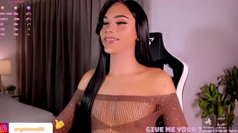 Snapshot of sweett_shinexx chatting on 5, 6, 2026 angel online show from 5, 6, 2026