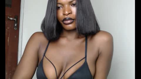 sweetxxboobsx online show from 17, 11, 2025