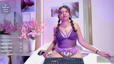 Snapshot of sweety_smilee chatting on 11, 7, 2026 Emma online show from 11, 7, 2026