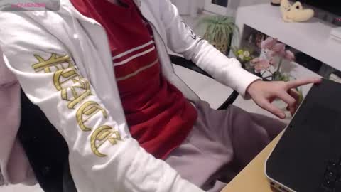 SwetLittleBoy4u online show from 2, 12, 2025