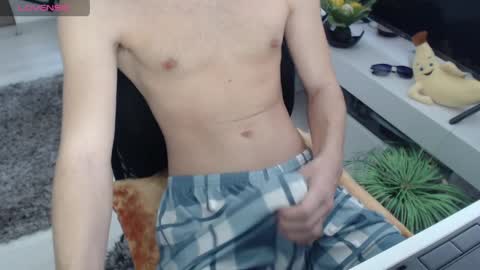 SwetLittleBoy4u online show from 6, 4, 2026