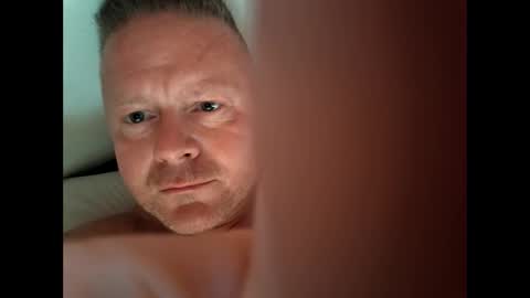Snapshot of swingrstarr chatting on 15, 4, 2026 Swingrstarr online show from 15, 4, 2026