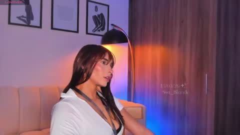 Snapshot of swt_blonde chatting on 15, 5, 2026 Ambar online show from 15, 5, 2026