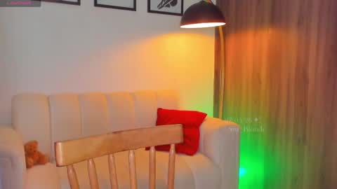 Snapshot of swt_blonde chatting on 28, 5, 2026 Ambar online show from 28, 5, 2026