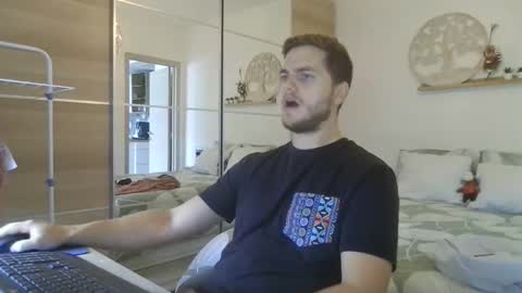 Snapshot of syl092 chatting on 17, 10, 2025 syl092 online show from 17, 10, 2025