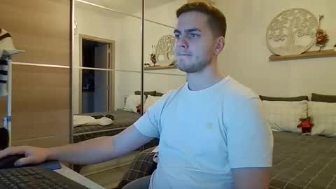 Snapshot of syl092 chatting on 5, 12, 2025 syl092 online show from 5, 12, 2025