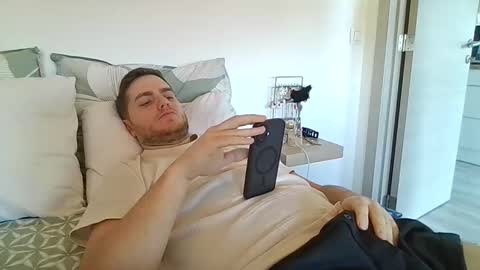 Snapshot of syl092 chatting on 15, 12, 2025 syl092 online show from 15, 12, 2025