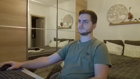 Snapshot of syl092 chatting on 8, 1, 2026 syl092 online show from 8, 1, 2026