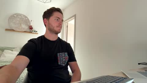 syl092 online show from 8, 4, 2026