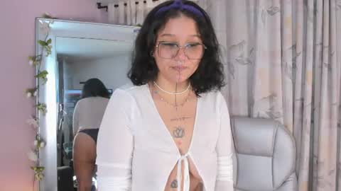 Snapshot of sylvara_bx chatting on 9, 7, 2026 online show from 9, 7, 2026