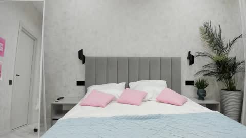 Mila online show from 22, 10, 2025