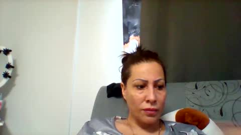 Snapshot of szeszi1985 chatting on 2, 12, 2025 szeszi1985 online show from 2, 12, 2025