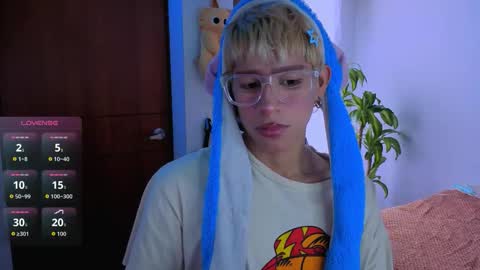 Snapshot of taichi_bluy chatting on 15, 12, 2025 taichi online show from 15, 12, 2025