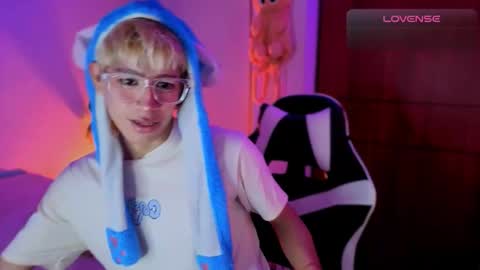 Snapshot of taichi_bluy chatting on 18, 12, 2025 taichi online show from 18, 12, 2025