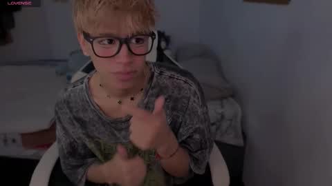 Snapshot of taichi_bluy chatting on 4, 3, 2026 taichi online show from 4, 3, 2026