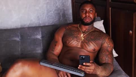 Tairon Tucke online show from 24, 12, 2024