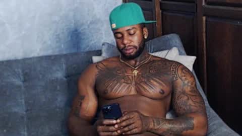 Tairon Tucke online show from 8, 1, 2025