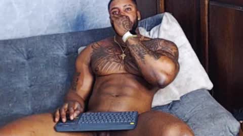 Tairon Tucke online show from 3, 2, 2025