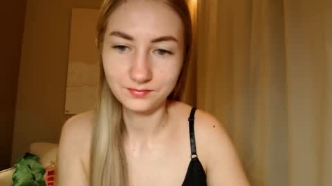  Kira  online show from 28, 1, 2025