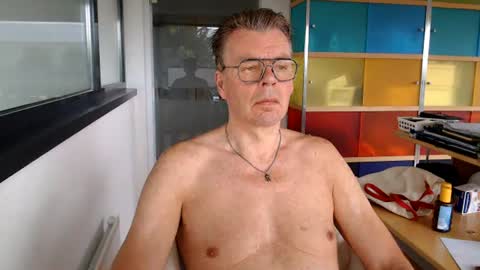 Tall daddy online show from 20, 7, 2026