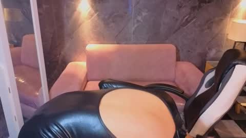 Snapshot of tamy_b_ chatting on 6, 5, 2026 tamy online show from 6, 5, 2026