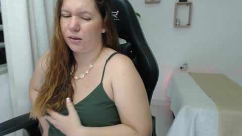 Snapshot of tamy_shine87 chatting on 21, 12, 2024 Im Samy online show from 21, 12, 2024