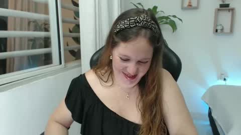 Snapshot of tamy_shine87 chatting on 26, 1, 2025 Im Samy online show from 26, 1, 2025