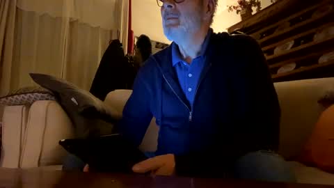 Dominique online show from 2, 2, 2025