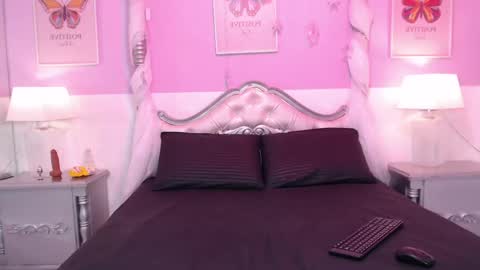 Snapshot of taniapierce chatting on 21, 5, 2026 Tania Pierce online show from 21, 5, 2026