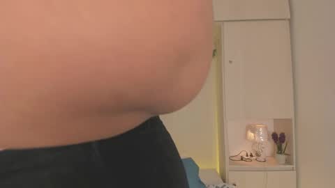 Snapshot of tarawiilson_ chatting on 25, 2, 2026 T A R A online show from 25, 2, 2026