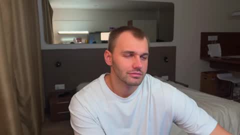 Snapshot of tasty_justin chatting on 7, 11, 2025 My shows 2100500 UTC3 online show from 7, 11, 2025