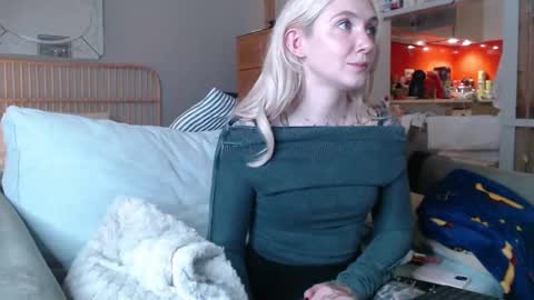 tattoobbgirl online show from 19, 2, 2025