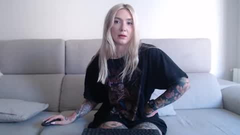 tattoobbgirl online show from 14, 9, 2025