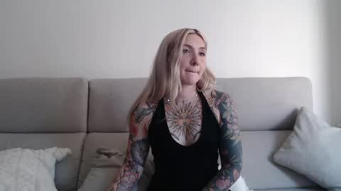 tattoobbgirl online show from 16, 9, 2025