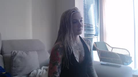 tattoobbgirl online show from 17, 12, 2025