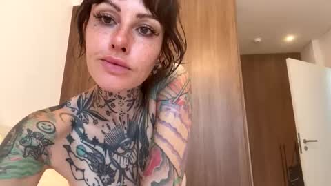 tattooedlucy_ online show from 14, 4, 2026