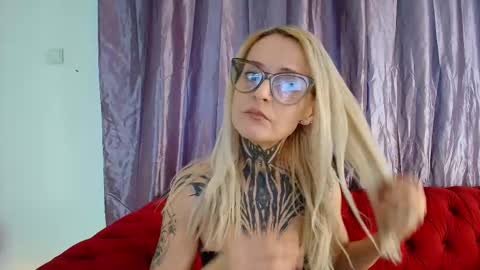 Snapshot of tattootemptress chatting on 25, 11, 2025 tattootemptress online show from 25, 11, 2025