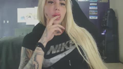 tatuada_safada online show from 23, 12, 2025