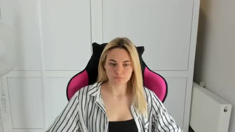 Snapshot of tayla_shy chatting on 4, 7, 2026 Tay online show from 4, 7, 2026