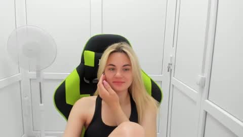 Snapshot of tayla_shy chatting on 20, 7, 2026 Tay online show from 20, 7, 2026