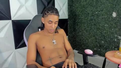 Snapshot of taylor_bigdick18 chatting on 8, 4, 2026 Taylor online show from 8, 4, 2026