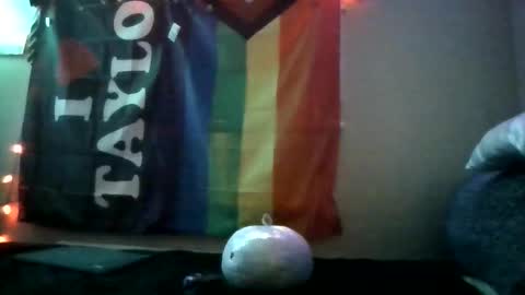 Snapshot of taylorriot chatting on 20, 10, 2025 Taylor Riot online show from 20, 10, 2025