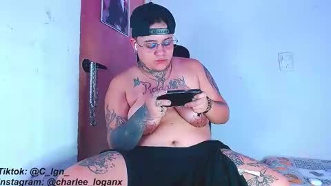 Charlee He online show from 13, 2, 2025