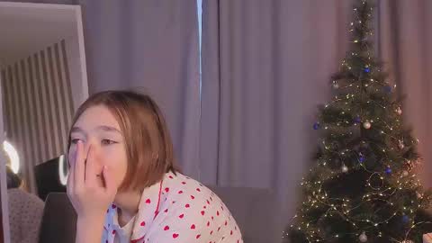 Snapshot of tecna_tonic chatting on 17, 12, 2025 all me precious online show from 17, 12, 2025