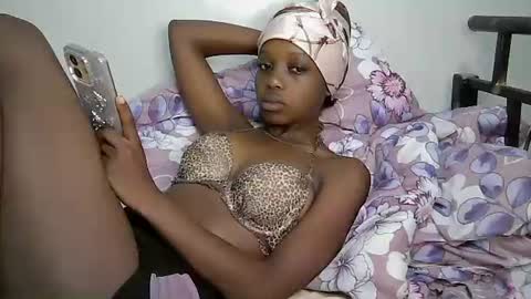 Snapshot of tee_maya chatting on 28, 5, 2026 Baby maya online show from 28, 5, 2026