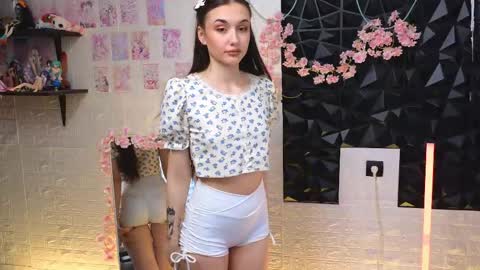 Snapshot of teeaapsex chatting on 17, 4, 2026 Alice and Cassie online show from 17, 4, 2026